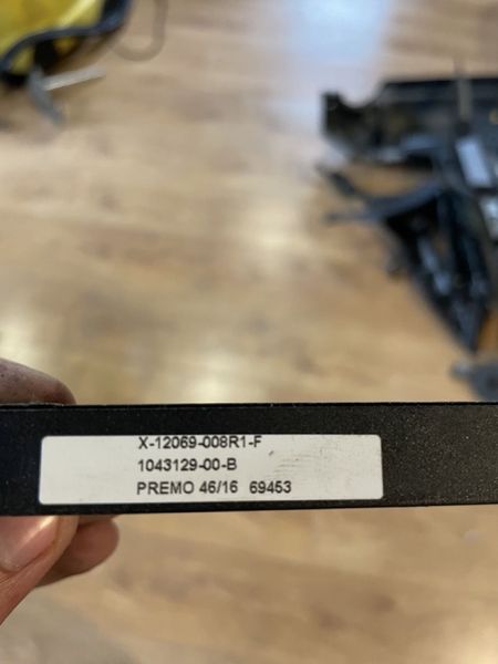 1043129-00-B Антена бездротового ключа Tesla Model X фото