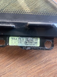 6006644-00-J Форточка передня ліва Tesla Model S, SR, SP деформована напрямна планка фото