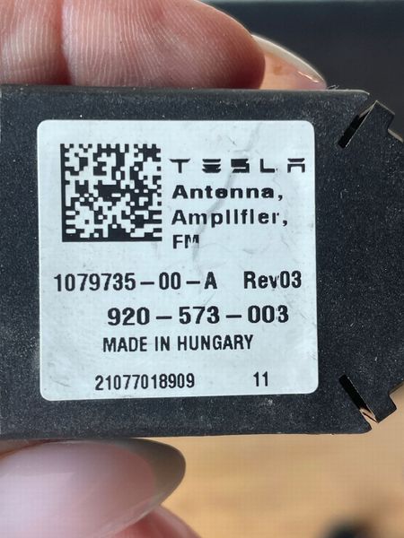 1079735-00-A Антена підсилювач FM Tesla Model 3, Y фото