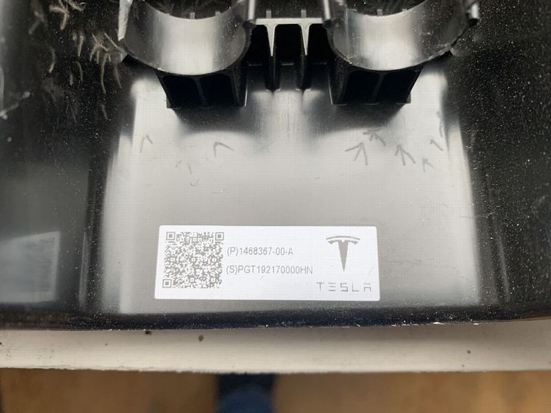 1468367-00-A Кришка комп'ютера автомобіля REV01 Tesla Model 3 фото
